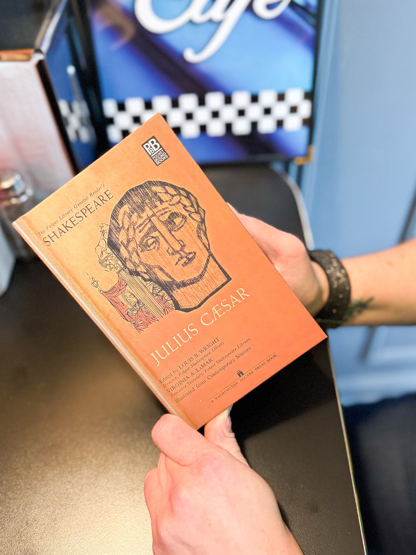 Julius Caesar Replica Novel